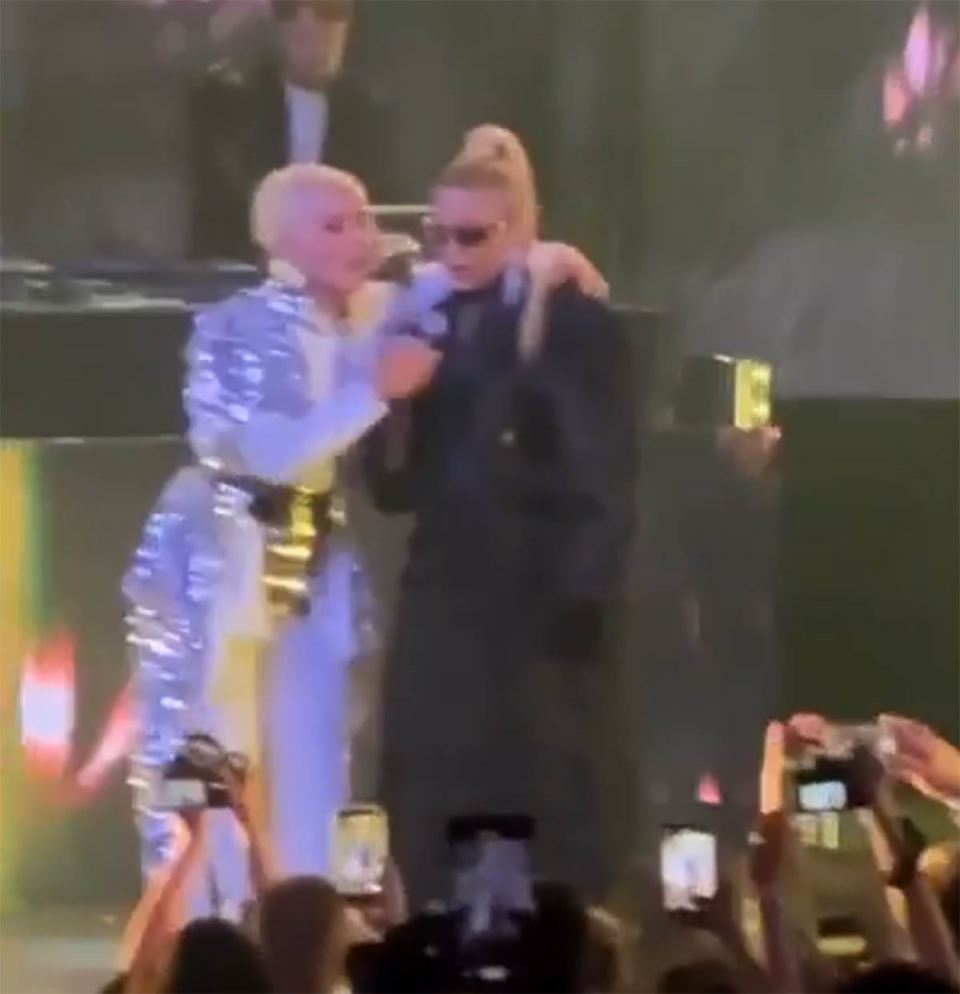 Milica Todorović na koncertu Indire Levak (2).jpg