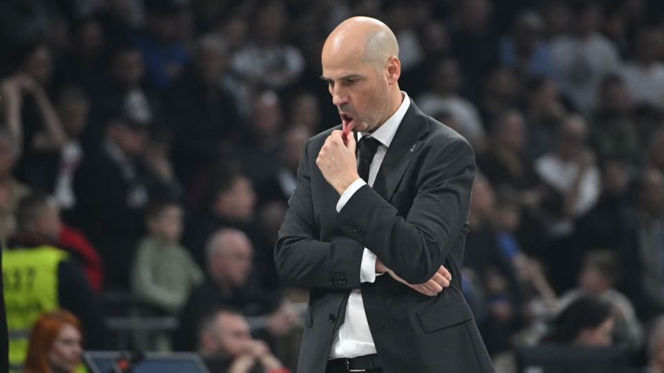 Đoan Penjaroja trener Partizana na utakmici protiv Real Madrida