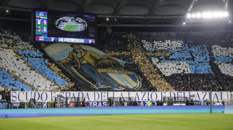 Koreografija navijača Lacija na Olimpiku protiv Milana