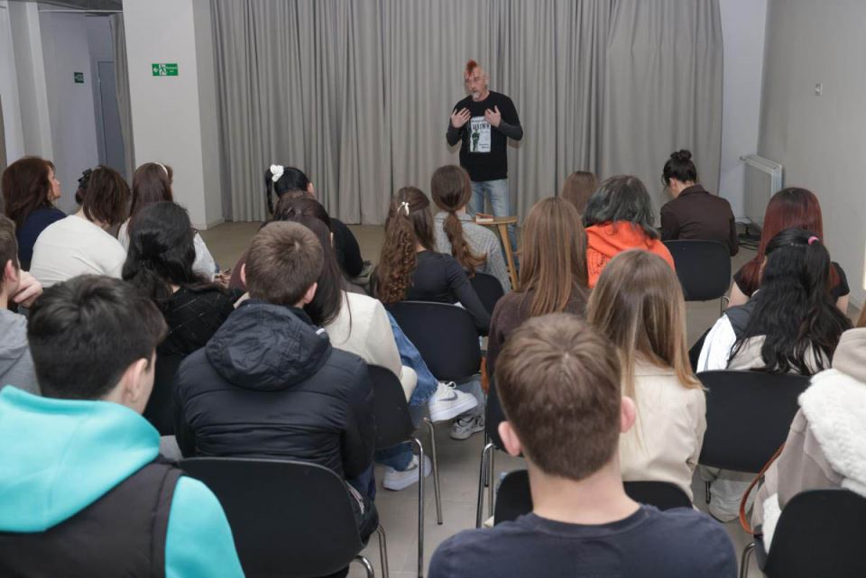 Dan kad postaju punoletni, moraju na ulicu! Surova realnost "domaca" u Srbiji: Velika akcija Kurira 