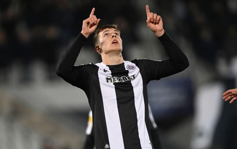 Andrej Kostić slavi gol u dresu Partizana.