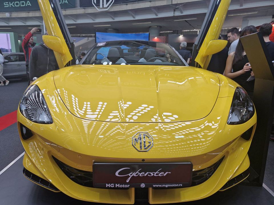 MG Cyberster (2).jpg