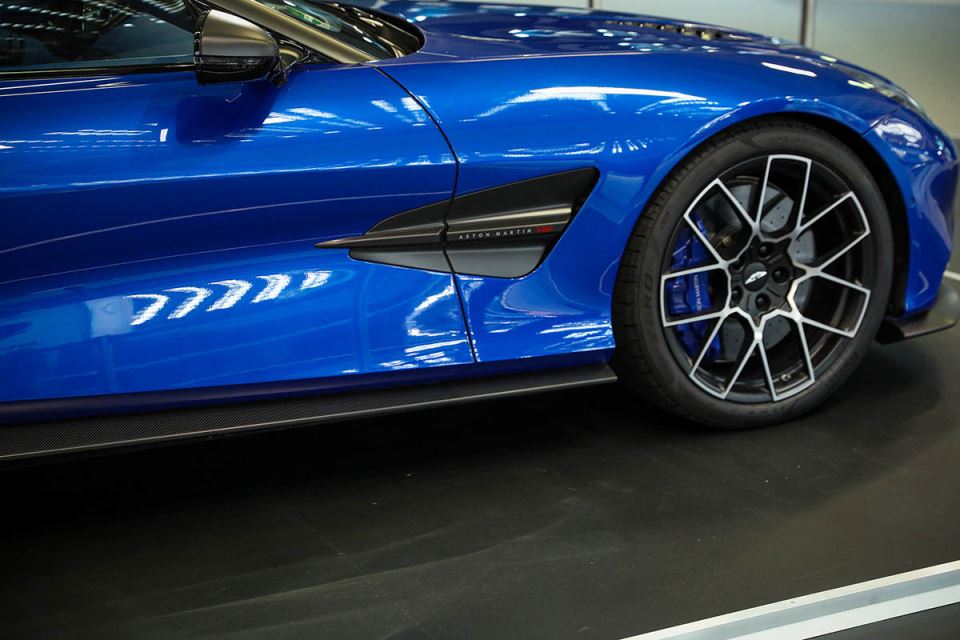 Aston Martin (1).jpg