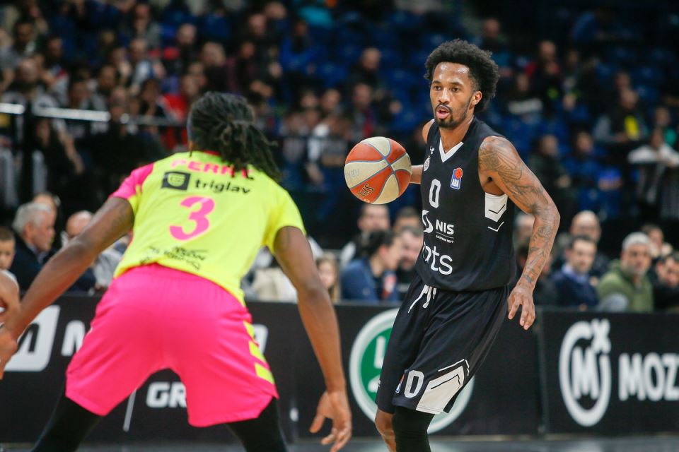 Brajan Angola u dresu Partizana