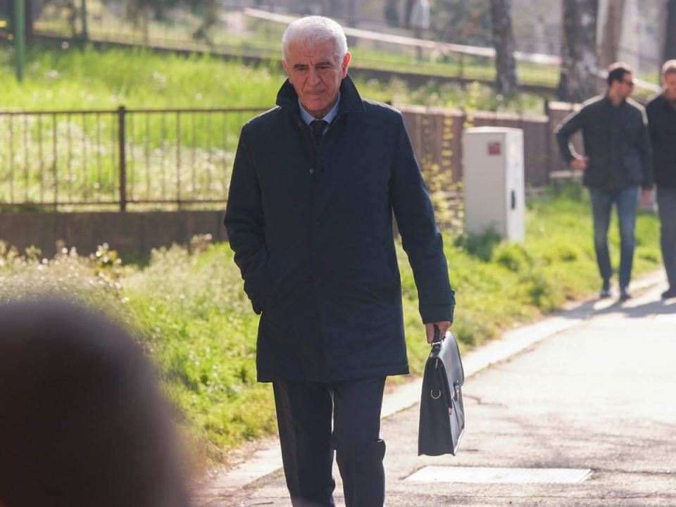 Roditelji i advokat Borivoje Borovic dolaze na sudjenje (9).jpg