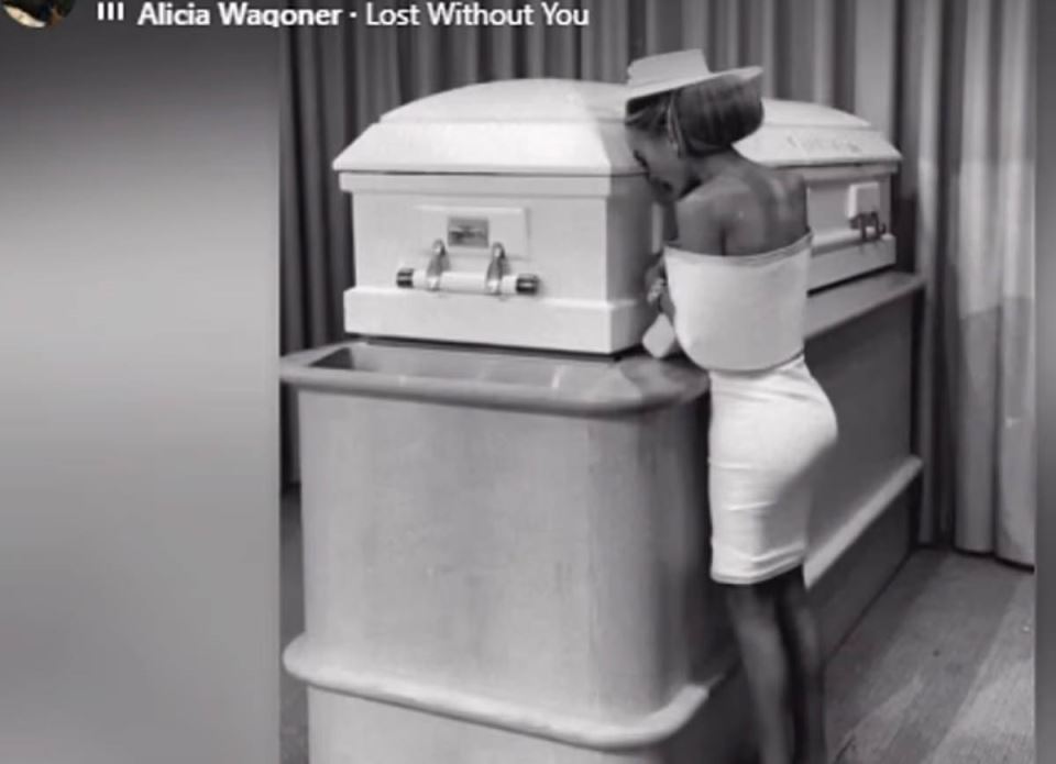 Influenserka sahrana majka