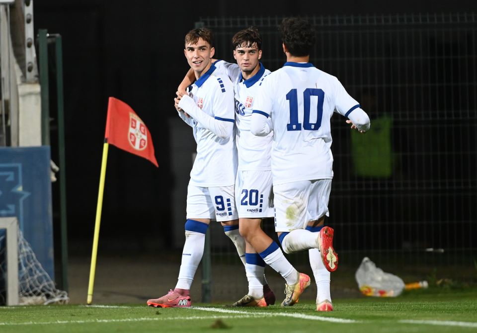 Mihajlo Cvetković slavi gol u dresu Srbije.