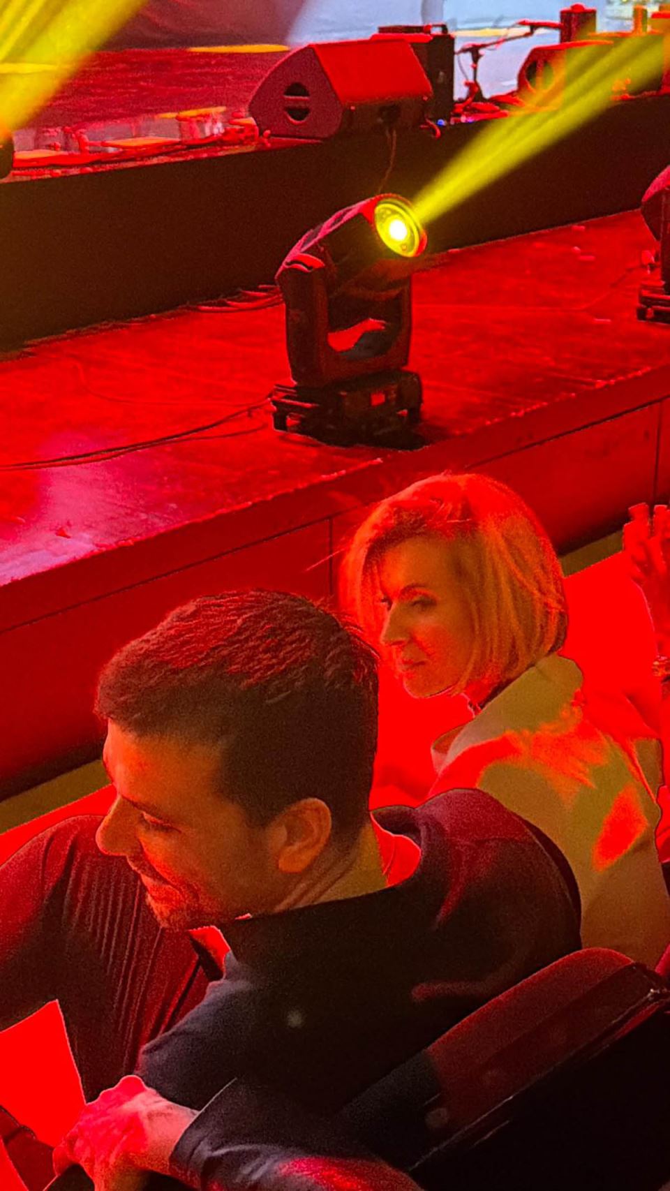 Anđelka Prpić zakasnila na koncert Jakova Jozinovića Stigla sa mužem u poslednji čas