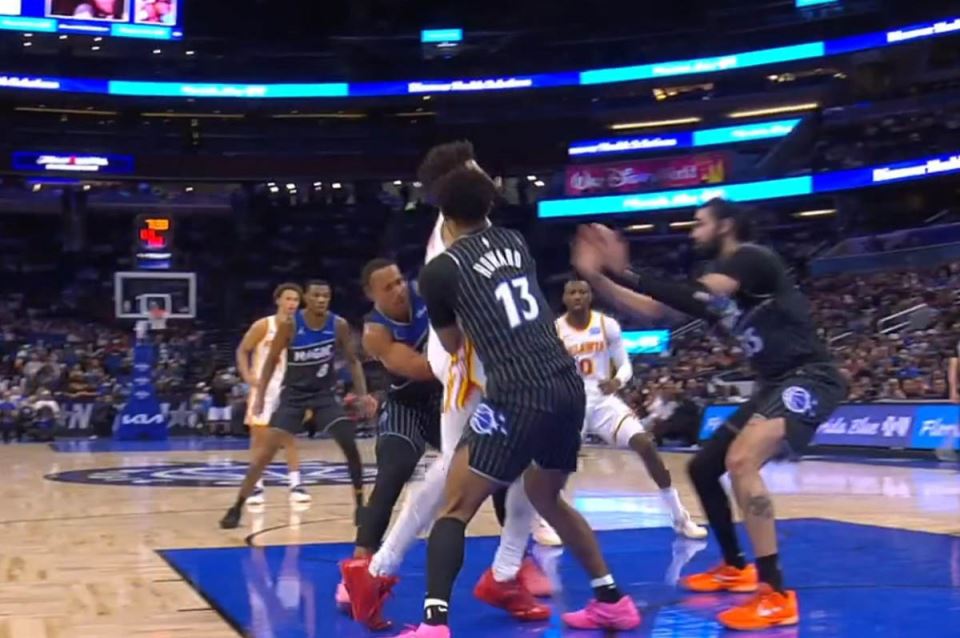 Goga Bitadze povredio Džeka Lendejla (8).jpg