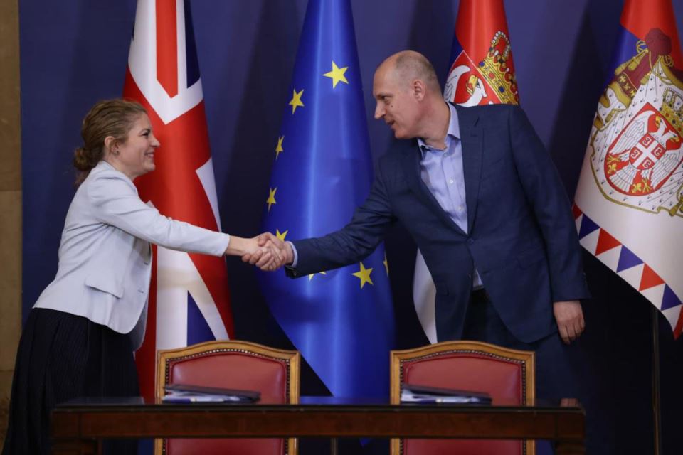 Potpisivanje ugovora RFZO i kompanije AstraZeneka (6).jpg