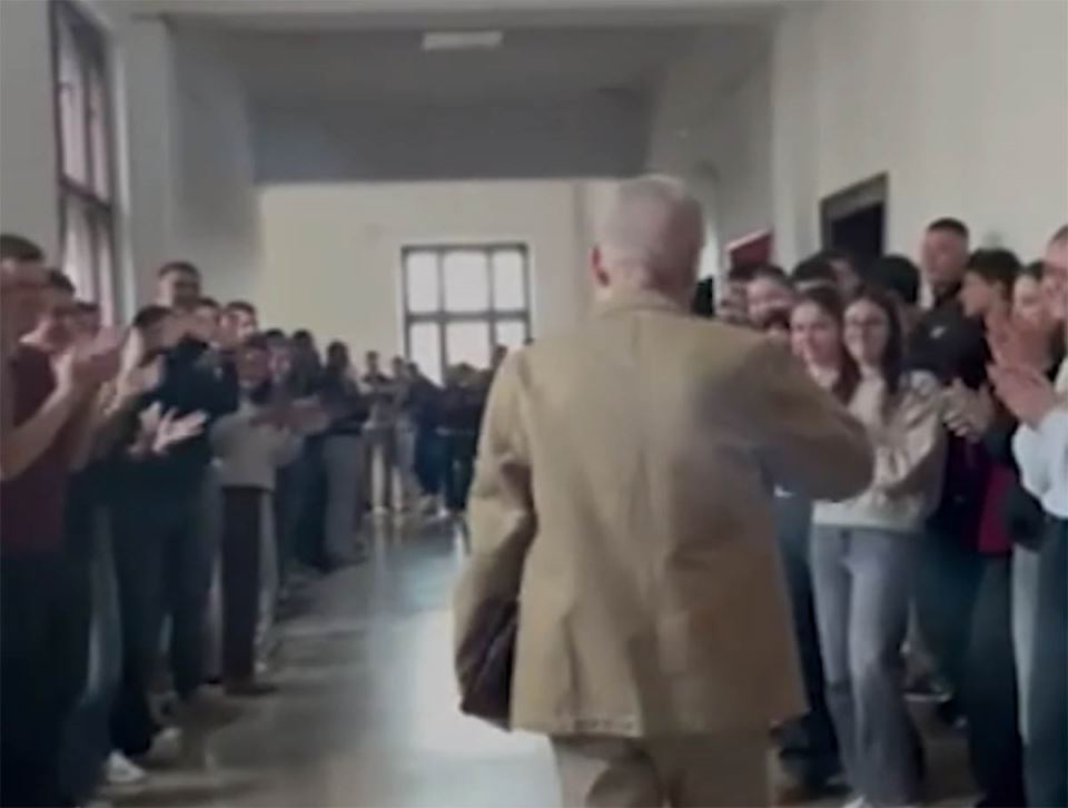 čačanski profesori ispraćeni u penziju (1).jpg