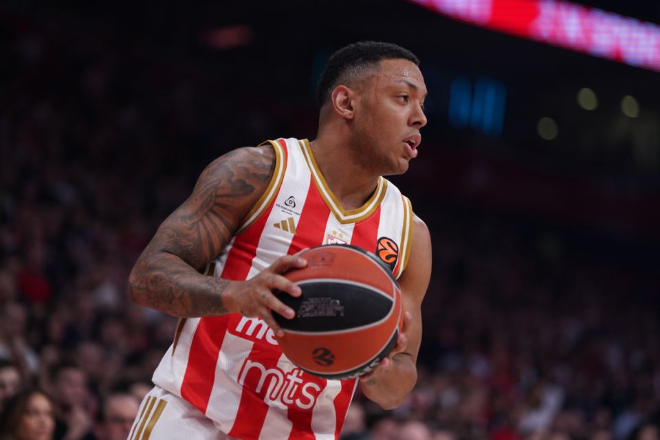 Jago Dos Santos u napadu na utakmici Zvezde u Evroligi