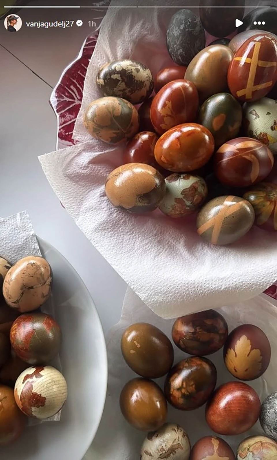 kako su poznati ofarbali jaja (1).jpg