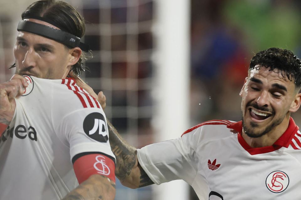 Nemanja Gudelj slavi pobedu Sevilje (2).jpg