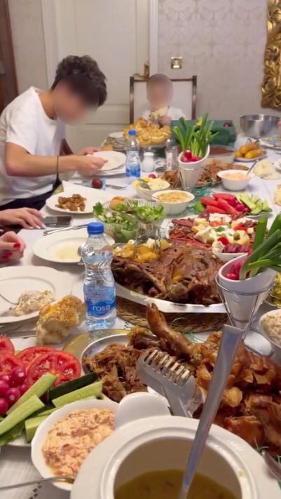 Cecina vaskršnja trpeza (2).png