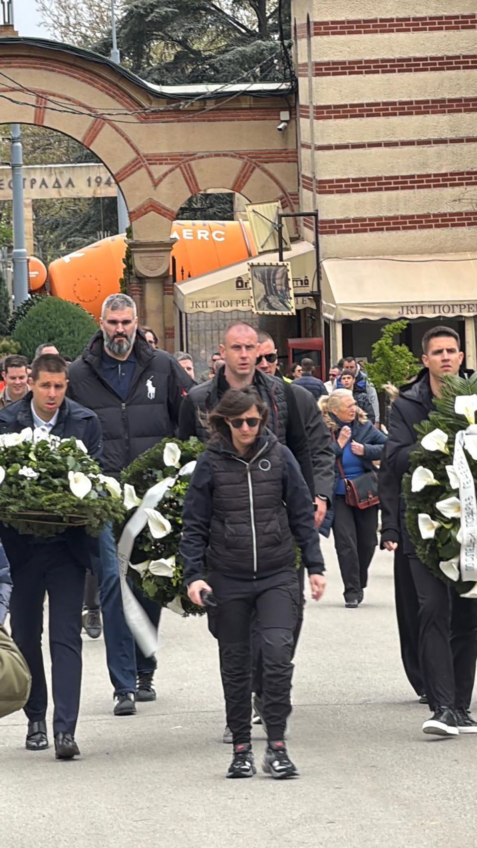 Vanja Marinković stigao na sahranu Duška Vujoševića i Slavko Vranjes (3).jpg