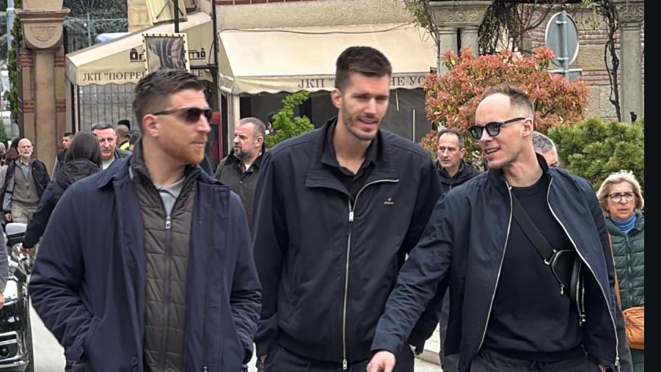 Filip Petrušev na sahrani Duška Vujoševića (1).jpg