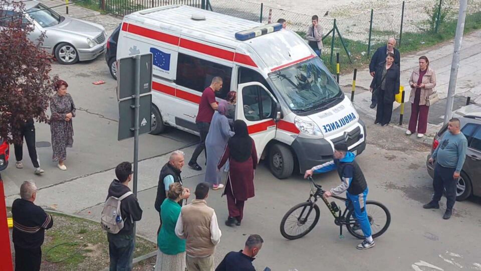 Žena pala sa terase u Novom Pazaru (1).jpg