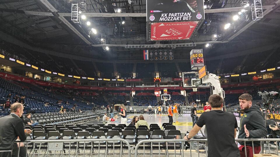 Arena prazna sat vremena pred meč Partizan - Crvena zvezda 4.jpg