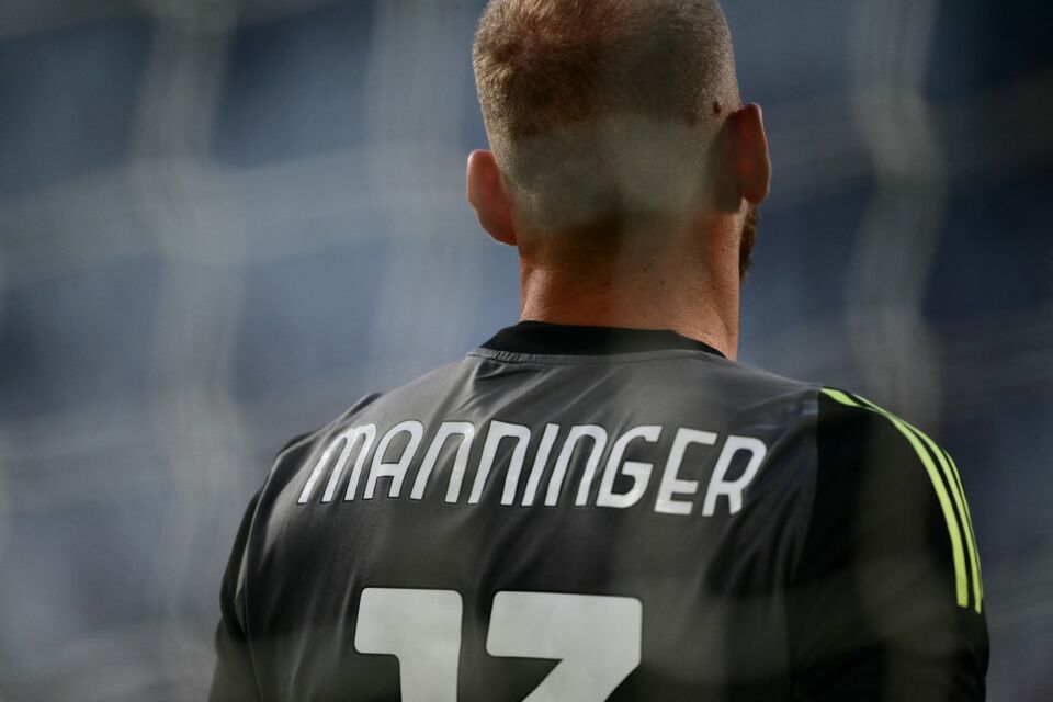 Mikele Di Gregorio nosi dres Aleksa Maningera