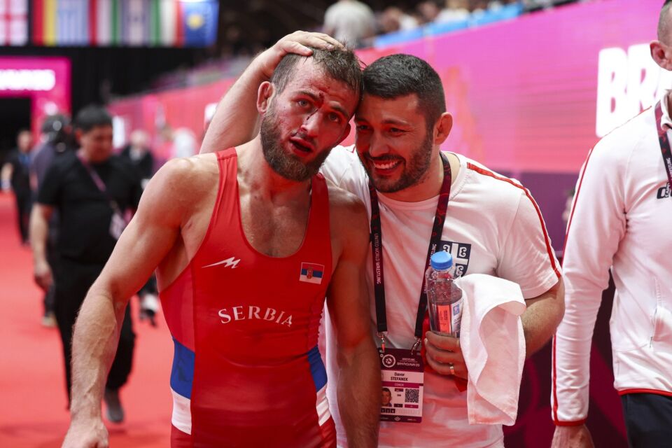 Reprezentativac Srbije u rvanju Georgij Tibilov slavi pobedu sa Davorom Štefanekom