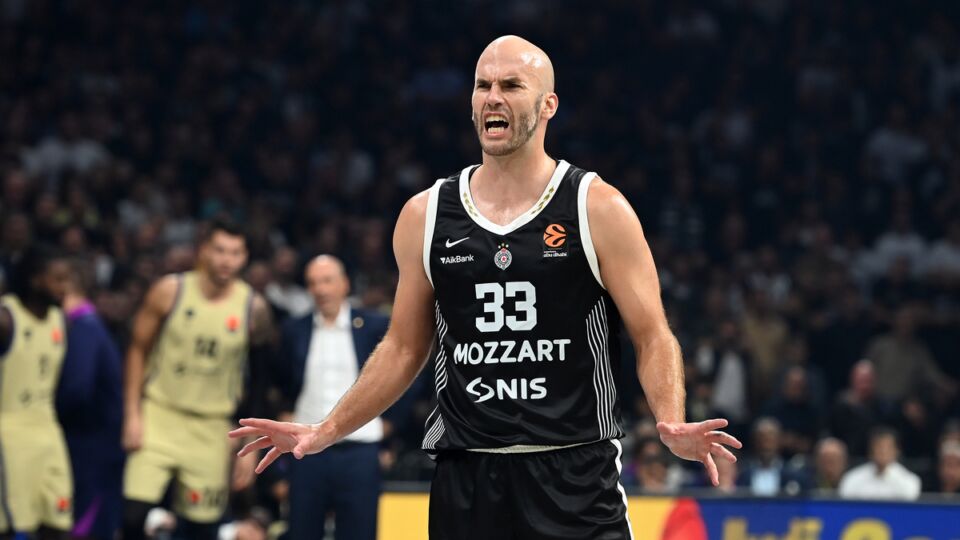 Nik Kalates na meču protiv Barselone