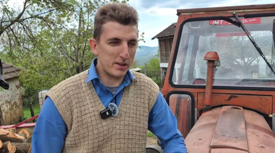 Anđelo može u Pariz kad mu se ćefne, ali džabe tamo nema Malog Krčimira  (2).jpg