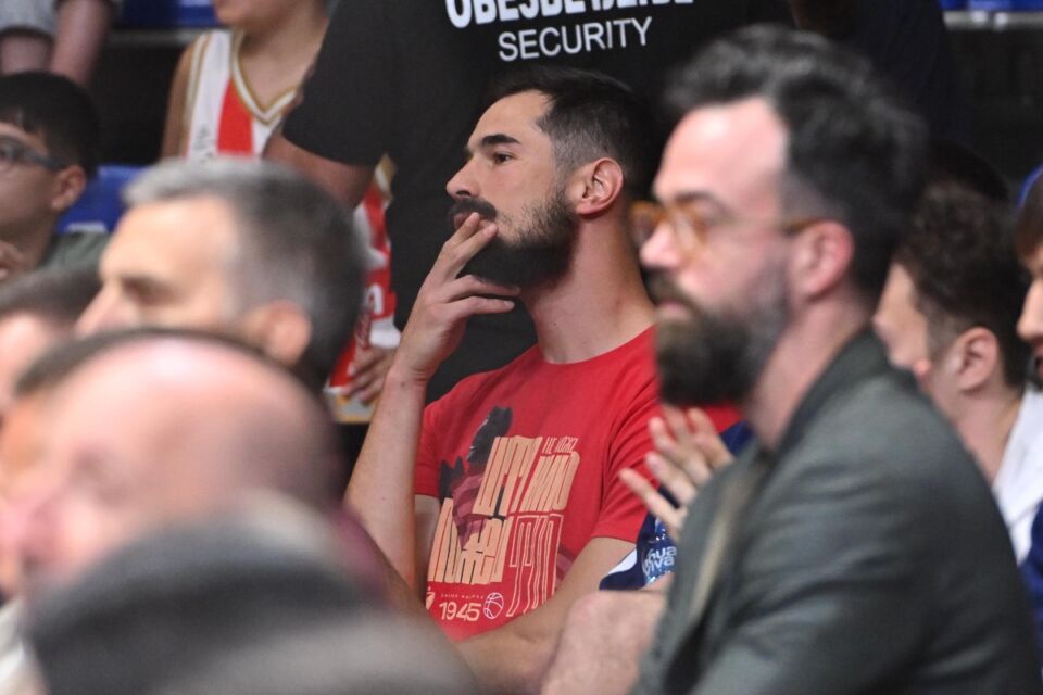 Nikola Kalinić gleda utakmicu protiv Zlatibora sa klupe