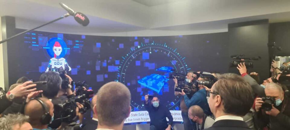 Predsednik Vučić u data centru u Kragujevcu (1).jpg