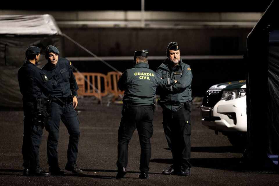 Kruzer sa hantavirusom stigao na Tenerife (2).jpg