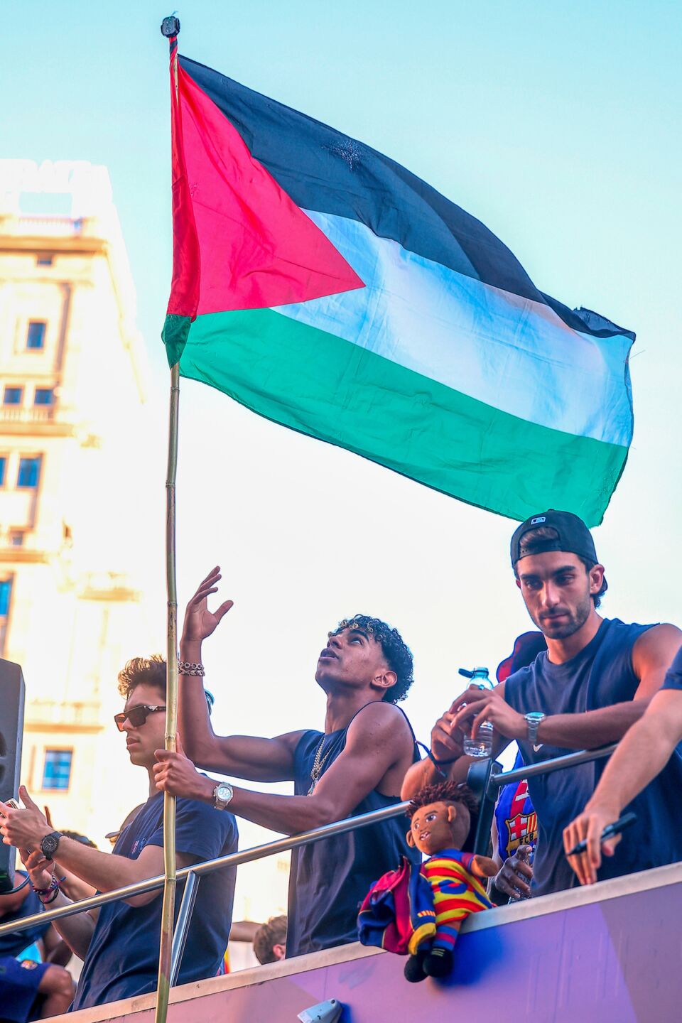 Lamin Jamal maše palestinskom zastavom