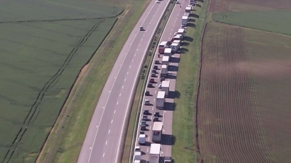 Kilometarska kolona na auto-putu (1).jpg