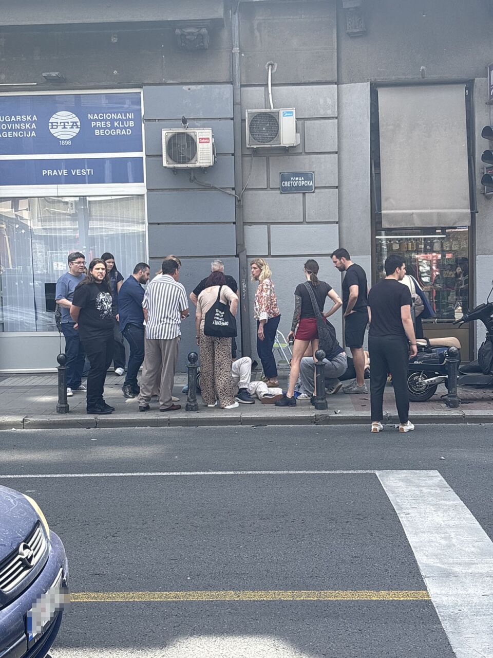 Nezgoda kod Svetogorske, automobil udario pesake (1).jpg