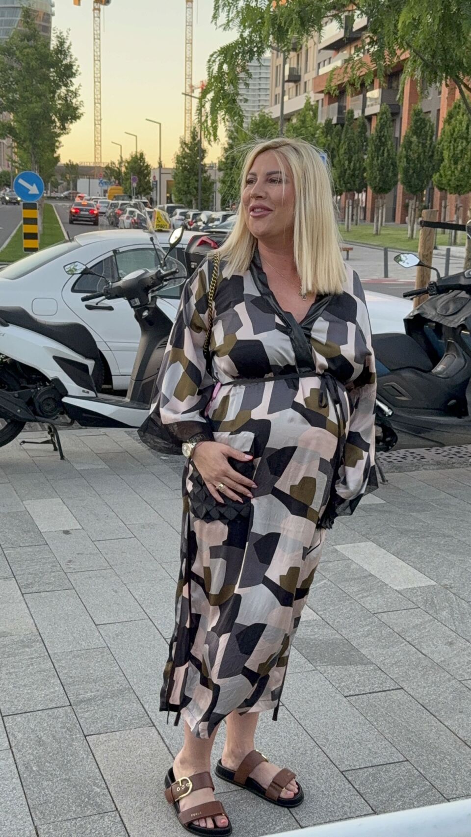 Trudna Dea Djurdjevic na reviji Bate Spasojevica (1).jpg