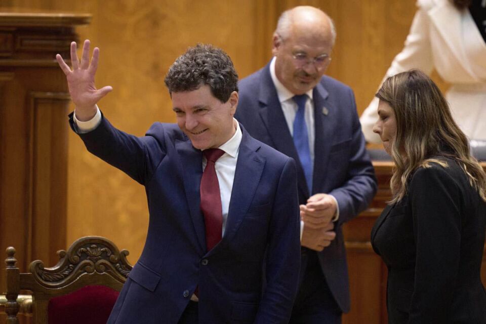 Novi rumunski predsednik Nikušor Dan položio zakletvu  (1).jpg