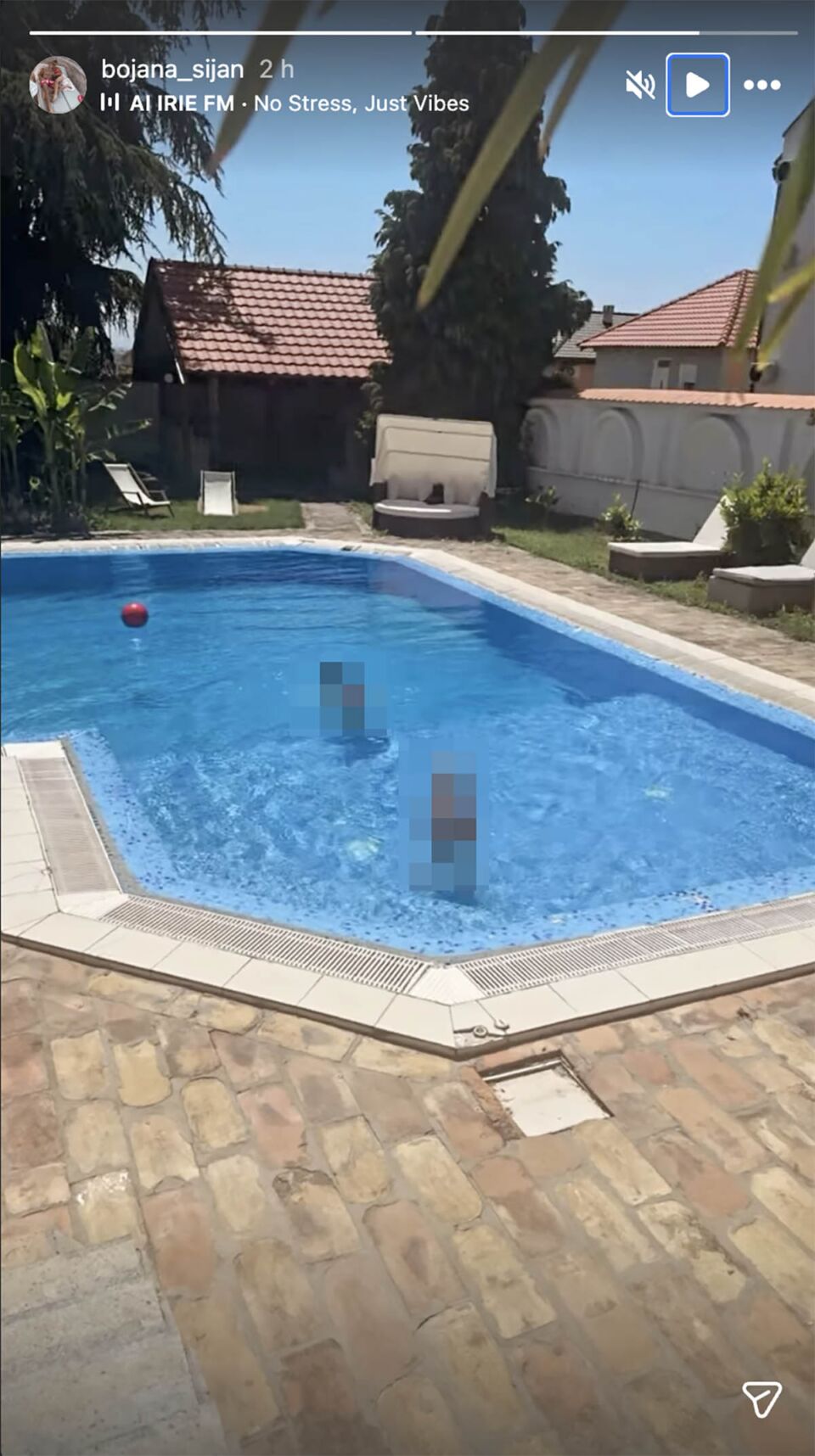 Goca Božinovska kuća u Surčinu  od 700.000 evra 4.jpg