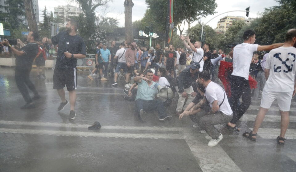 Protesti u Tirani, Protesti u Albaniji