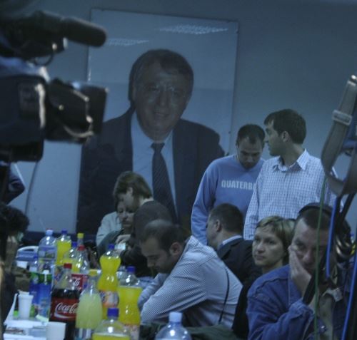 Izborna noć: sa političarima u štabovima