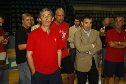 Kari Pešić u crveno-belom