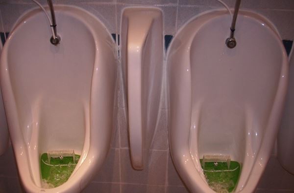 Toalet za ljubitelje fudbala