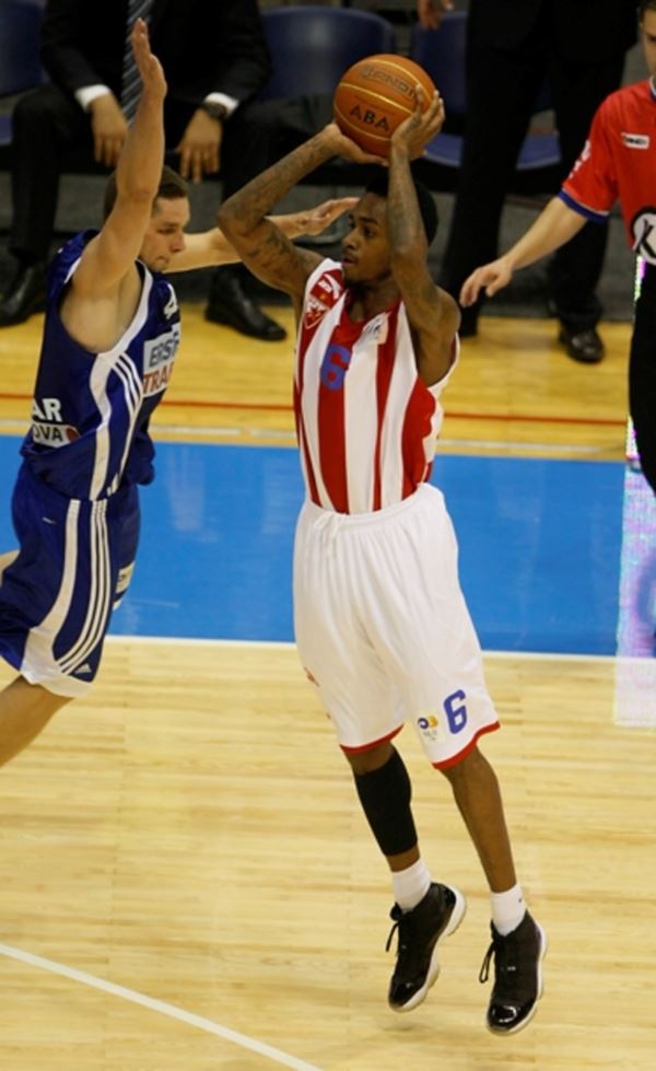 Jang igra u crveno-belom