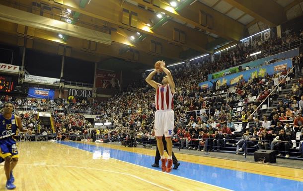 Zvezda sijala u punom Pioniru!