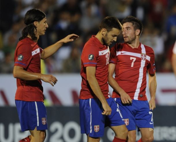 Danas svi igraju fudbal, važna su tri boda!