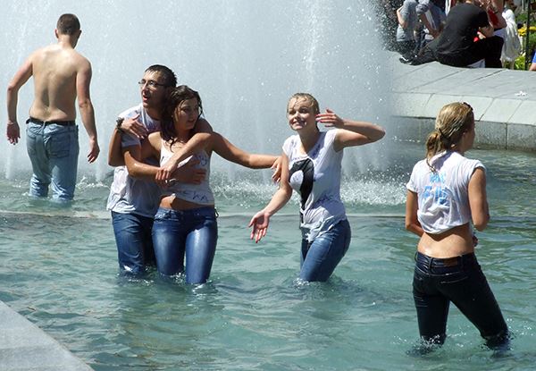 Maturanti slavili u fontanama i parkovima