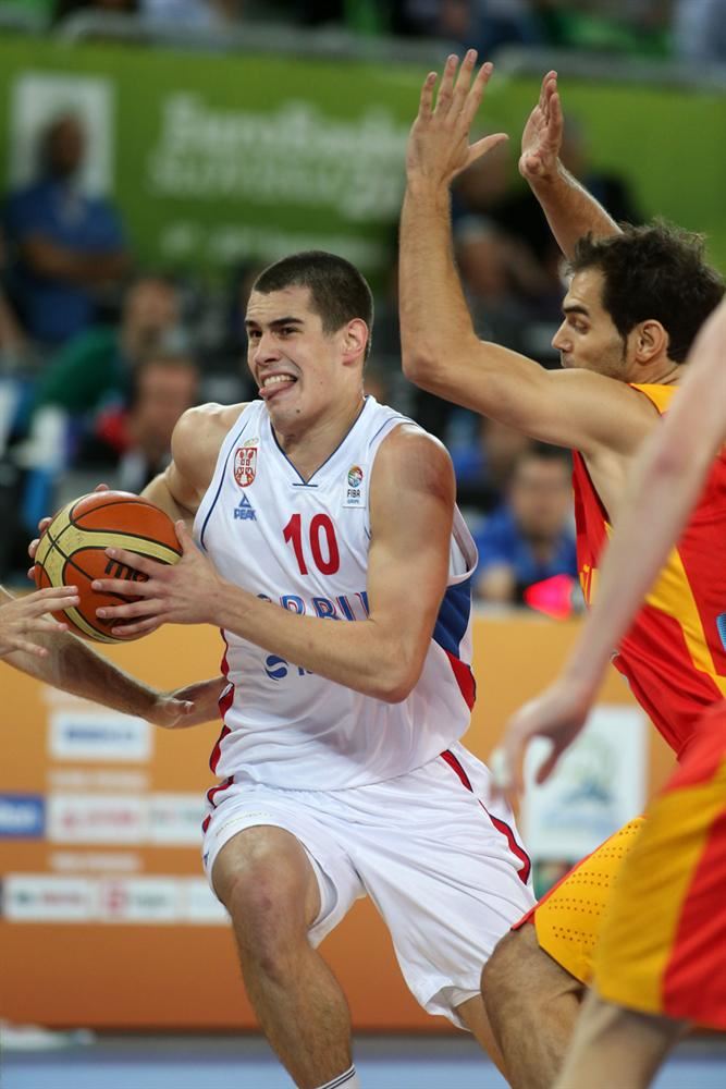 Armada pregazila orlove