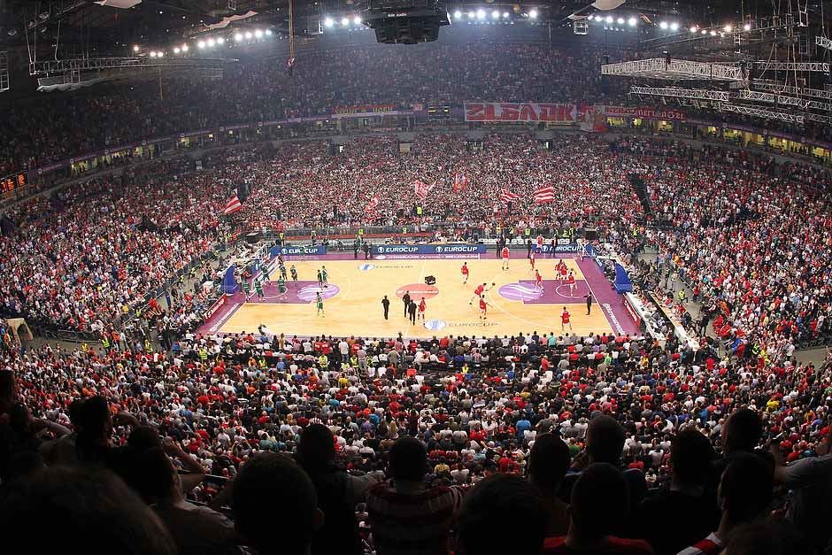 Košarkaši Crvene zvezde Telekom pobedili su Uniks 63:52 pred prepunom arenom.