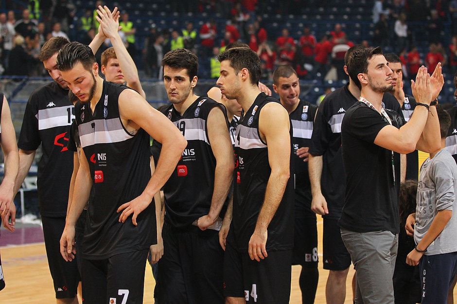 Galerija crno-bele tuge