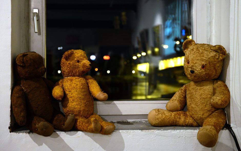 Izložbom "Detinjstvo" akademske slikarke Jelene Stevin, u Kulturnom centru Grad, otvoren je festival "Paralel".