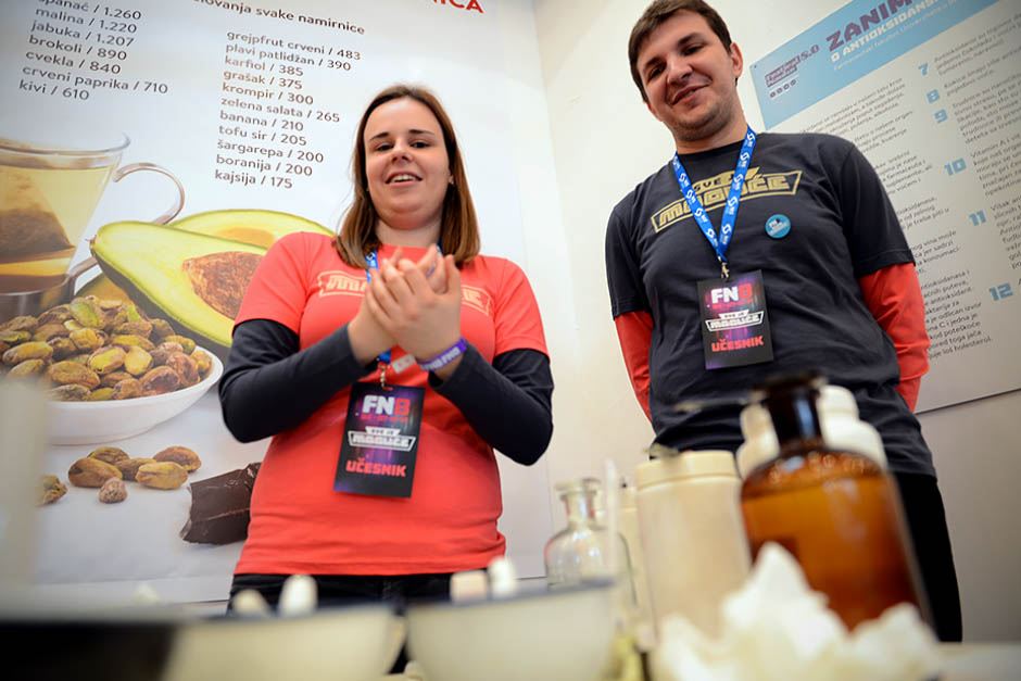 Recept za antiejdž kremu otkrilo nam je dvoje mladih naučnika na Festivalu nauke u Beogradu.