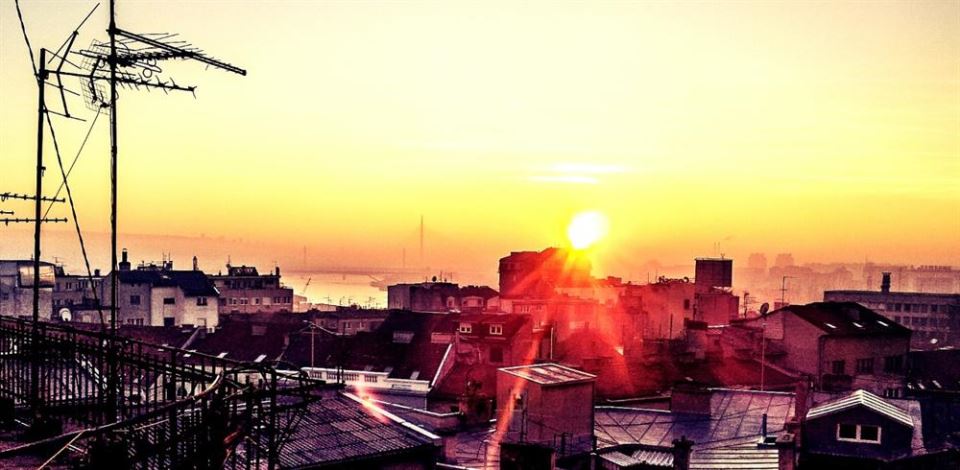 Crvenelo se nad Beogradom